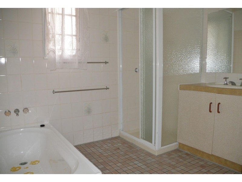 1 Macgregor Street, The Range QLD 4700