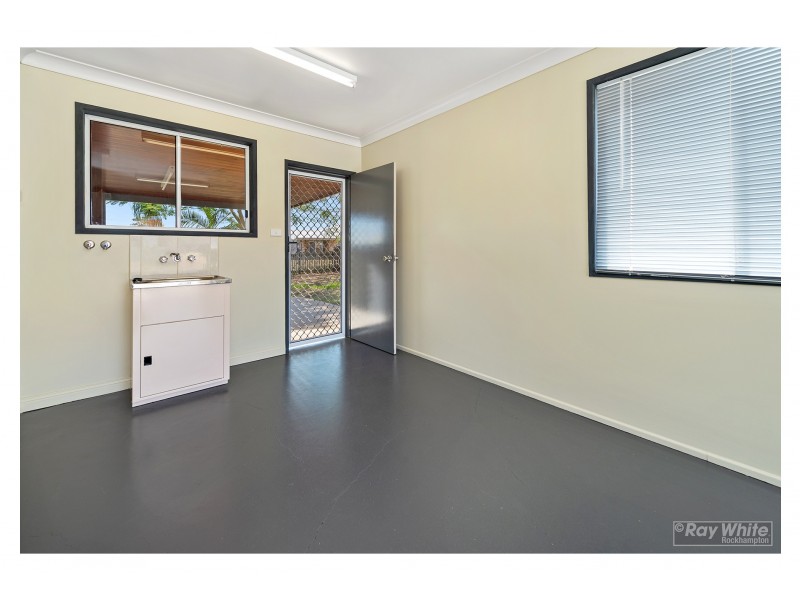 6 Mathias Place, Kawana QLD 4701
