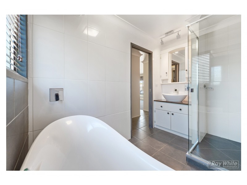 6 Mathias Place, Kawana QLD 4701