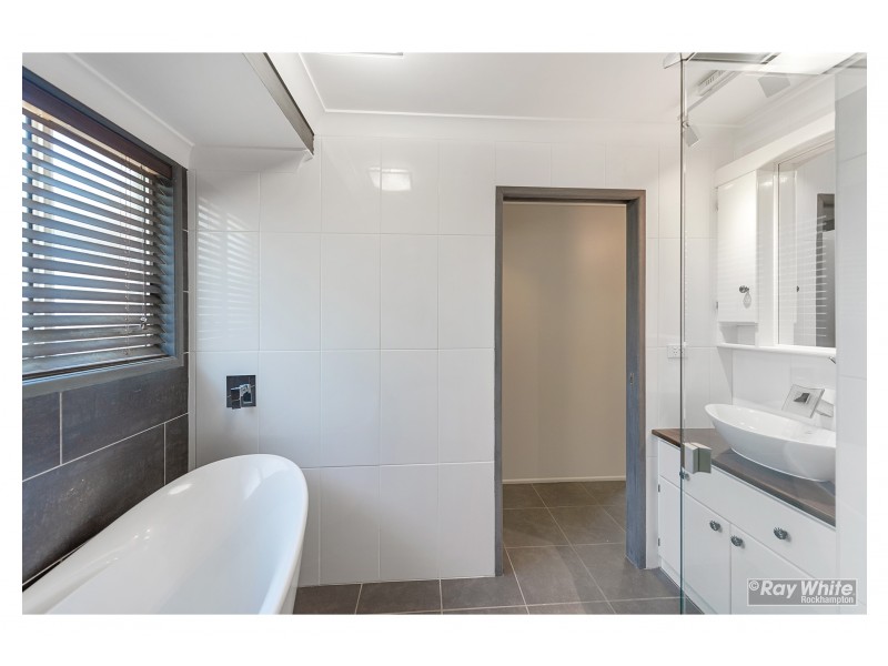 6 Mathias Place, Kawana QLD 4701