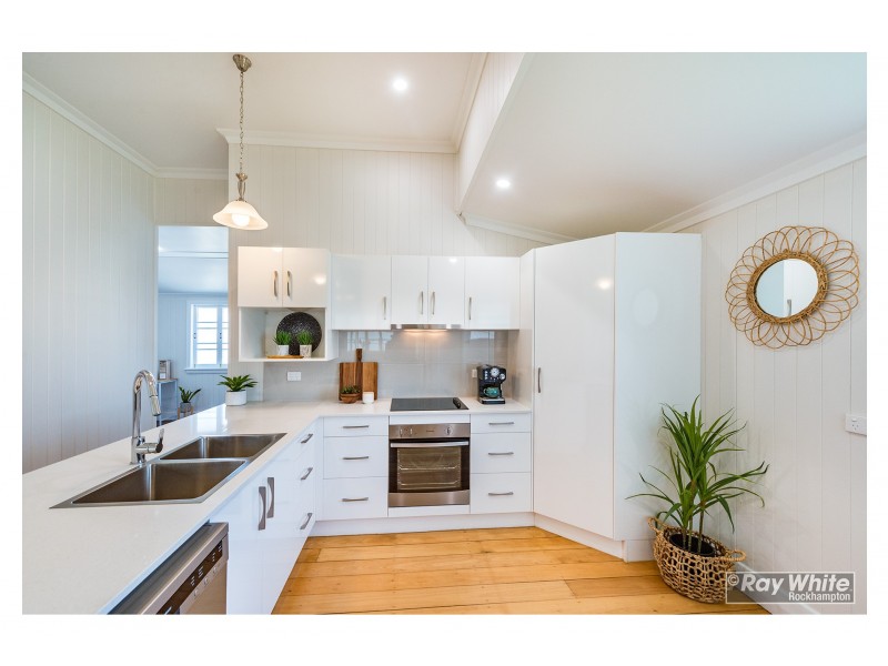 3 Queen Street, The Range QLD 4700