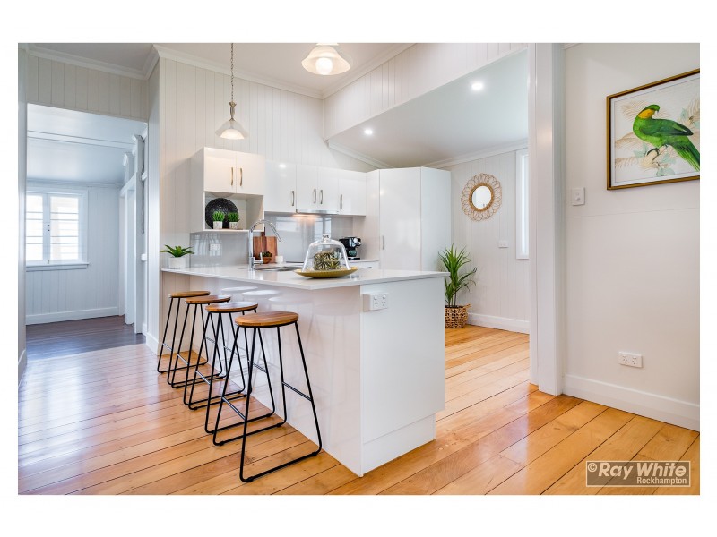 3 Queen Street, The Range QLD 4700