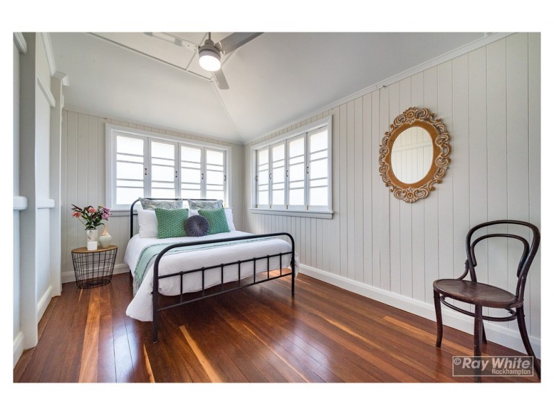 3 Queen Street, The Range QLD 4700