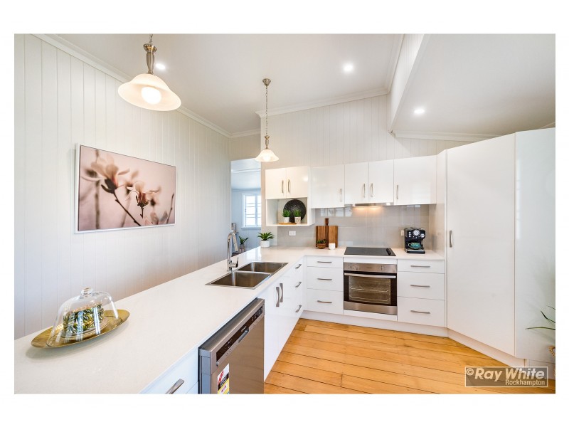 3 Queen Street, The Range QLD 4700