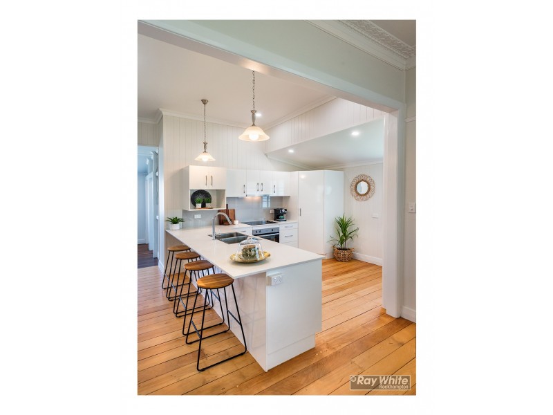 3 Queen Street, The Range QLD 4700