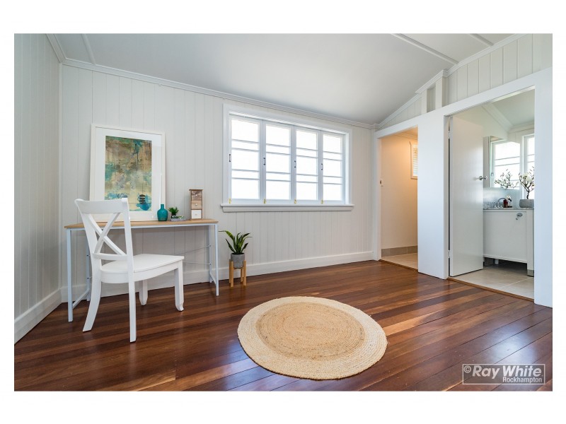 3 Queen Street, The Range QLD 4700