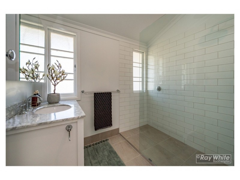 3 Queen Street, The Range QLD 4700