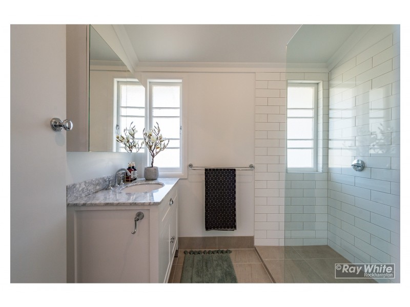 3 Queen Street, The Range QLD 4700