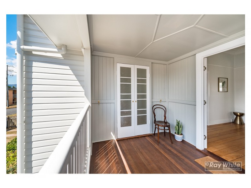 3 Queen Street, The Range QLD 4700