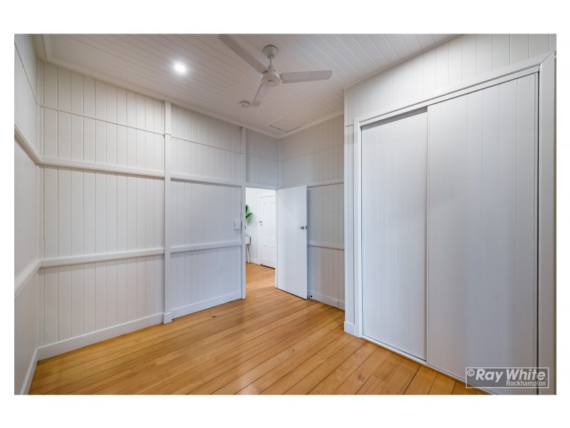 3 Queen Street, The Range QLD 4700