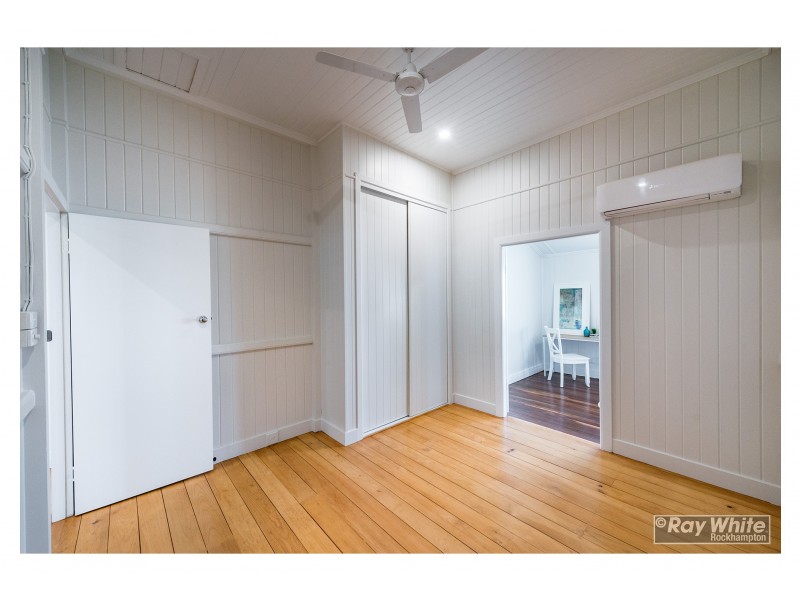 3 Queen Street, The Range QLD 4700