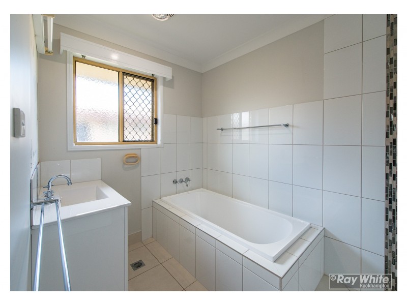 25 Bean Avenue, Parkhurst QLD 4702