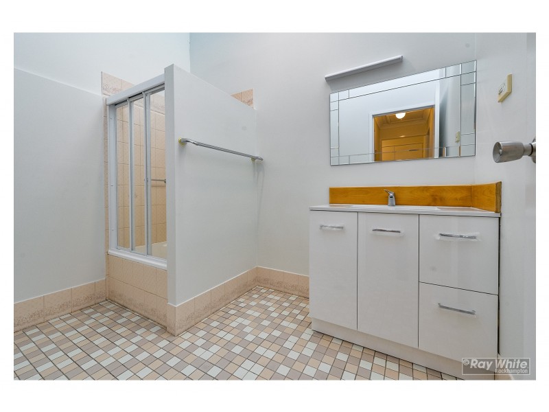 2/182 Talford Street, Allenstown QLD 4700