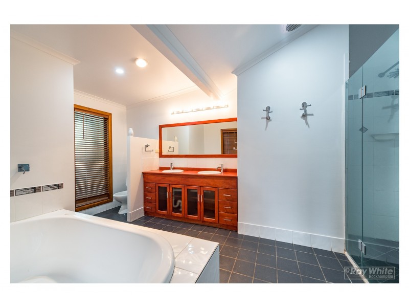 72 Davis Street, The Range QLD 4700