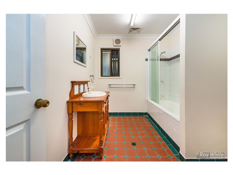 72 Davis Street, The Range QLD 4700