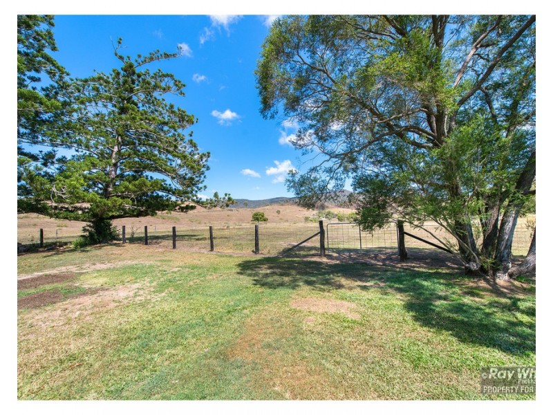 19 Wood Street, Mount Chalmers QLD 4702