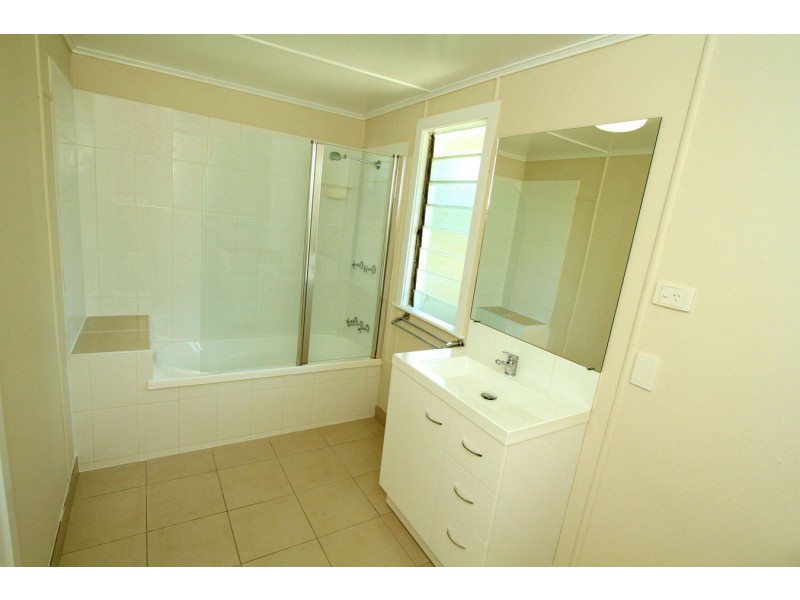 225 Peter Street, Berserker QLD 4701