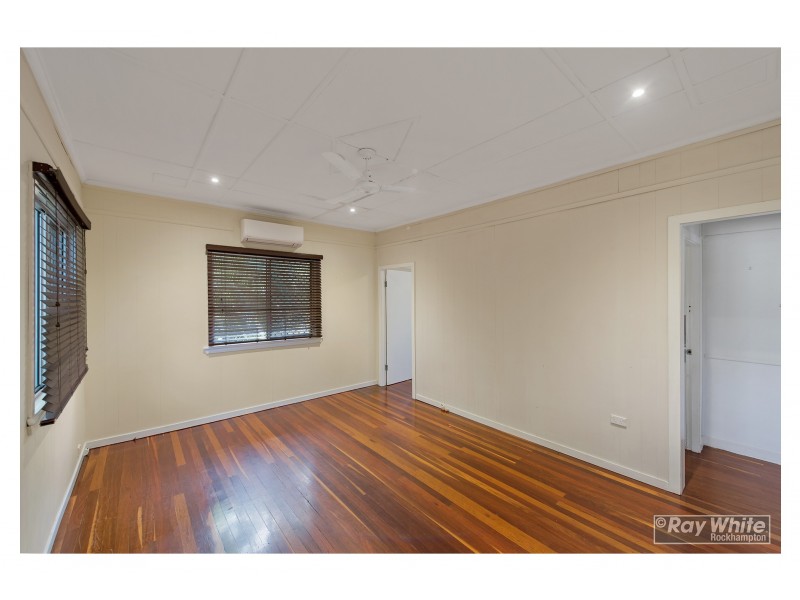 90 Main Street, Park Avenue QLD 4701