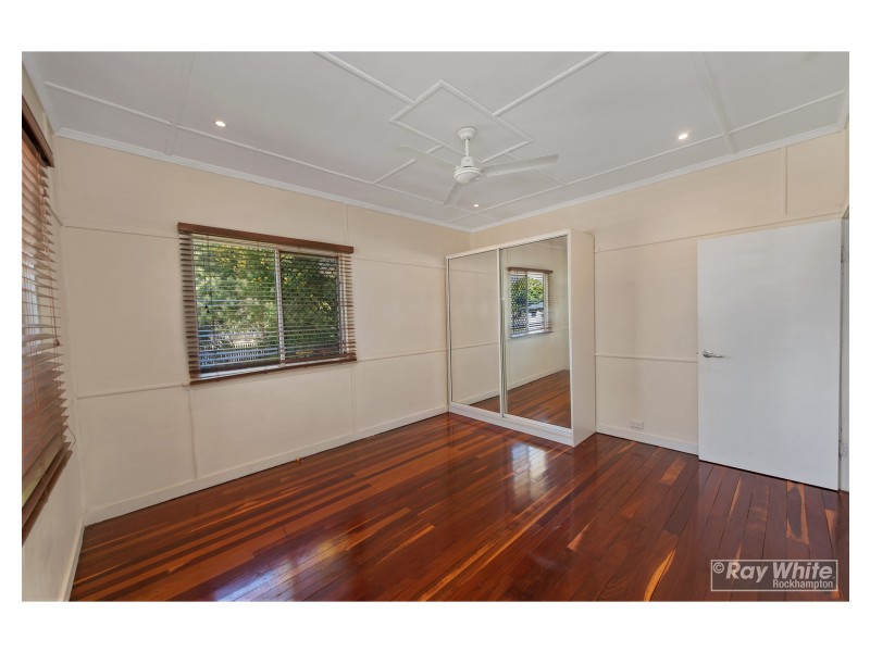 90 Main Street, Park Avenue QLD 4701