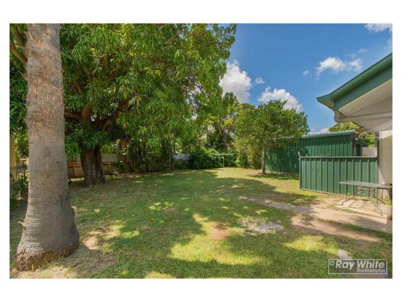 90 Main Street, Park Avenue QLD 4701