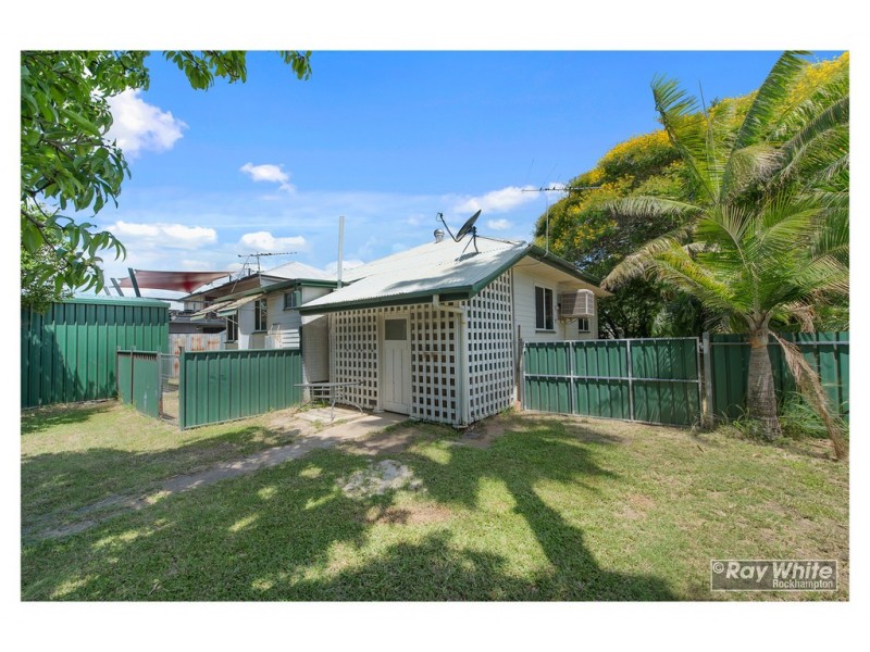 90 Main Street, Park Avenue QLD 4701