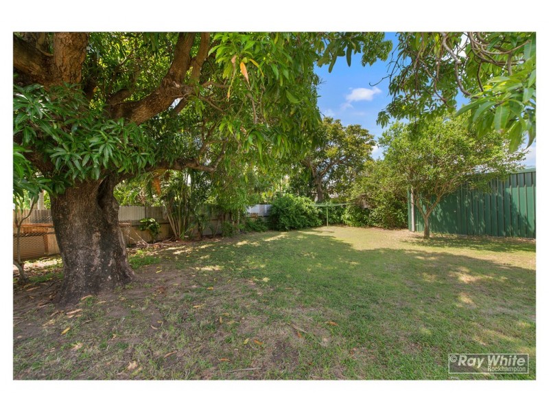 90 Main Street, Park Avenue QLD 4701