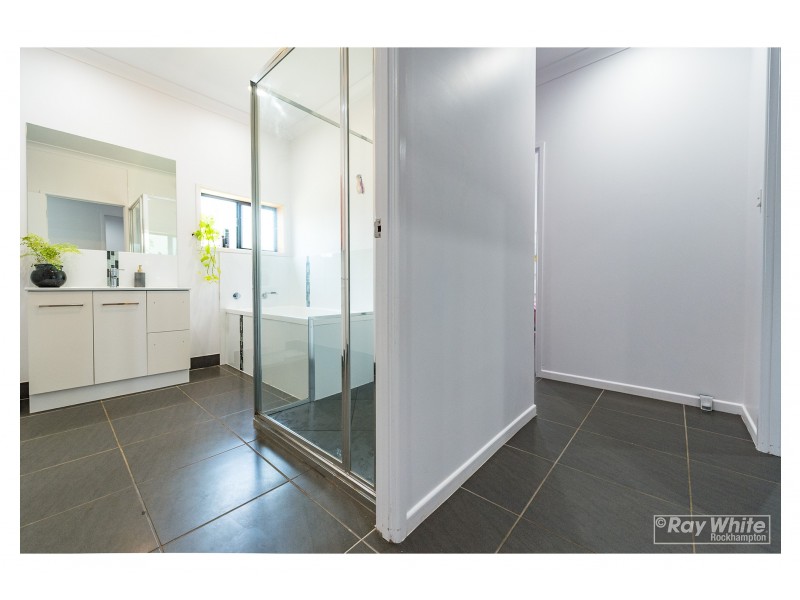 124 Fons Drive, Glendale QLD 4711