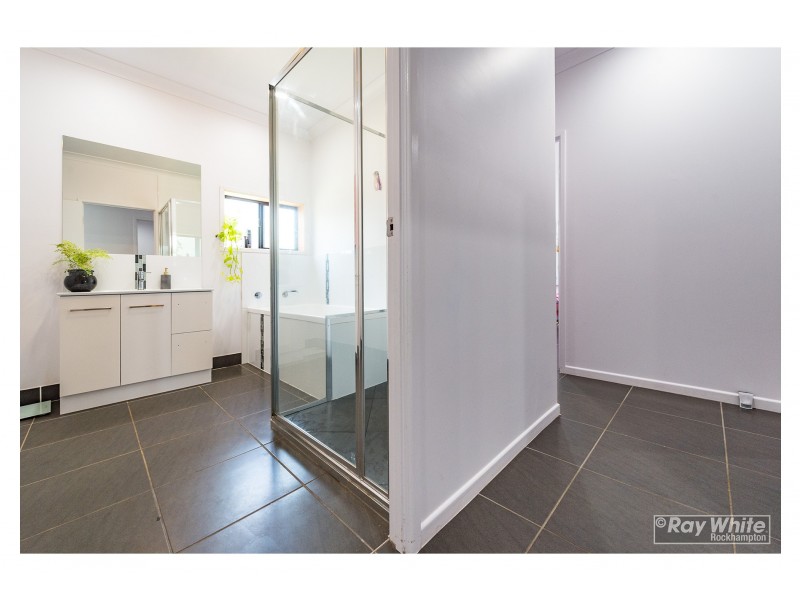 124 Fons Drive, Glendale QLD 4711