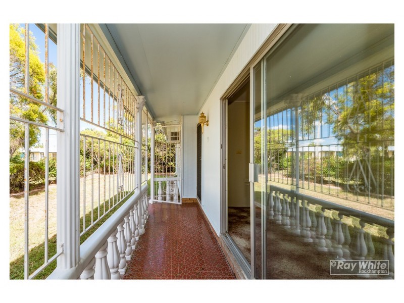 9 Hardy Avenue, Park Avenue QLD 4701