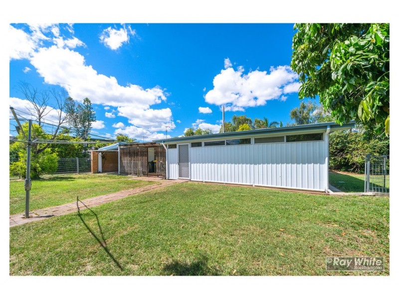 9 Hardy Avenue, Park Avenue QLD 4701