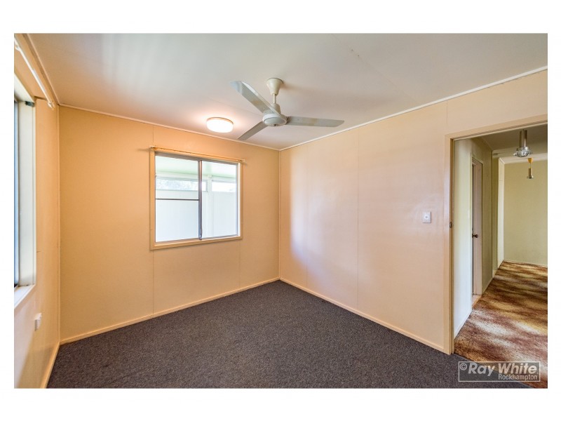 9 Hardy Avenue, Park Avenue QLD 4701