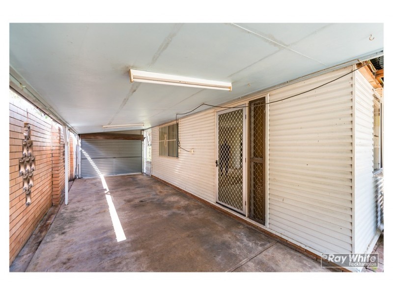 9 Hardy Avenue, Park Avenue QLD 4701