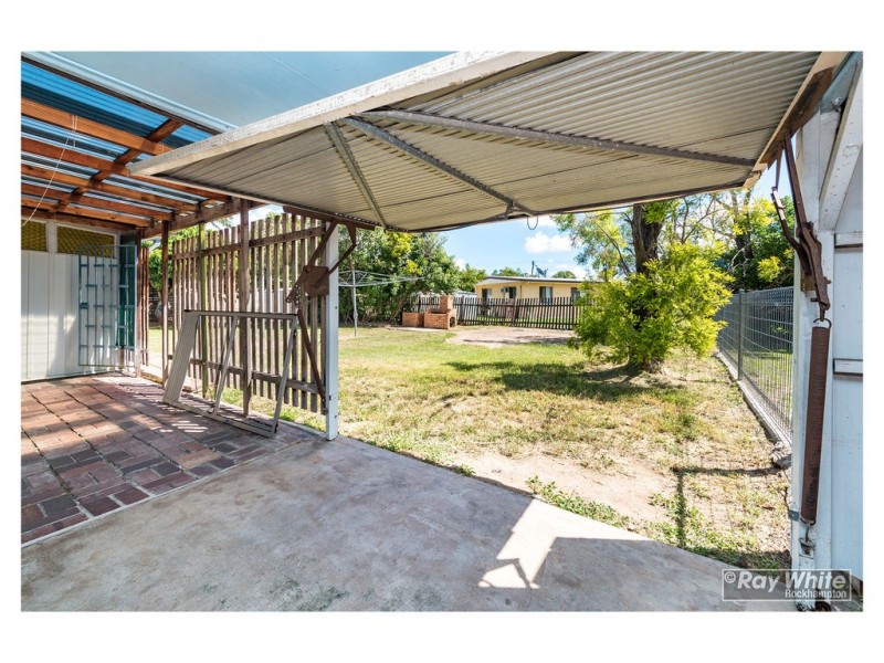 9 Hardy Avenue, Park Avenue QLD 4701