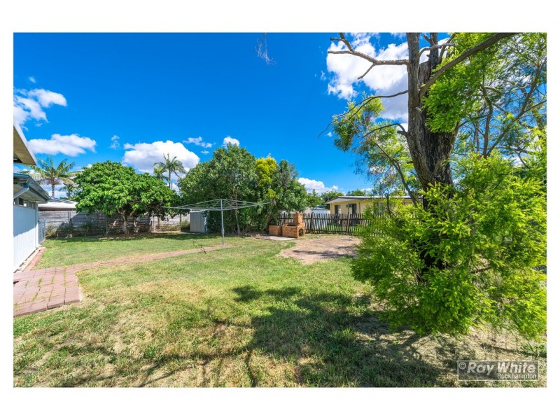 9 Hardy Avenue, Park Avenue QLD 4701