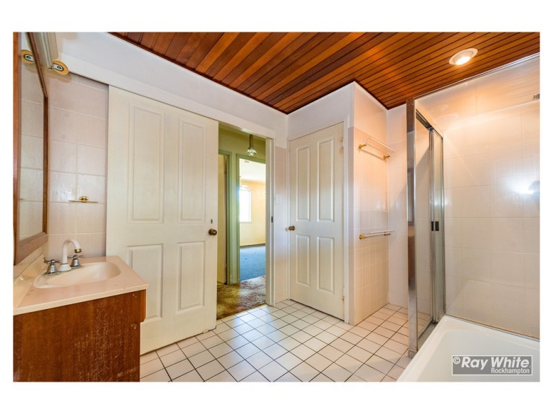 9 Hardy Avenue, Park Avenue QLD 4701