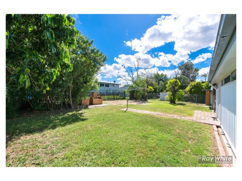 9 Hardy Avenue, Park Avenue QLD 4701