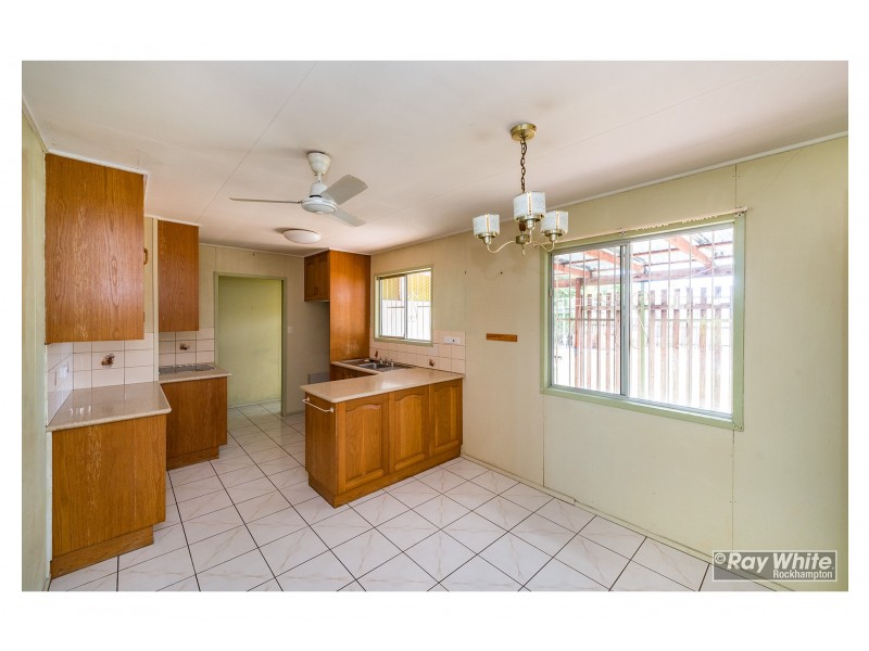 9 Hardy Avenue, Park Avenue QLD 4701