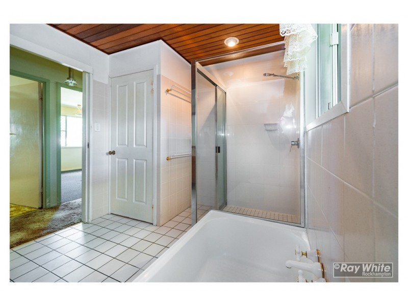 9 Hardy Avenue, Park Avenue QLD 4701