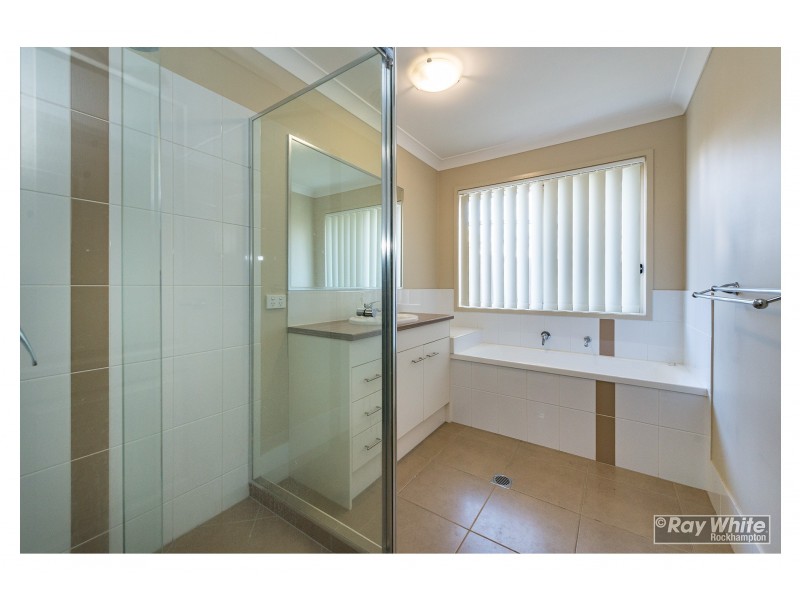 27 Leichhardt Drive, Gracemere QLD 4702