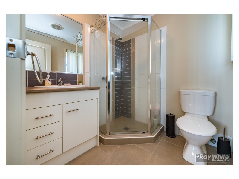 27 Leichhardt Drive, Gracemere QLD 4702