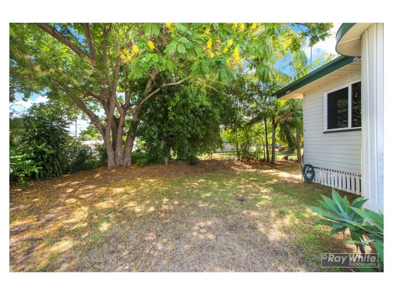 90 Main Street, Park Avenue QLD 4701