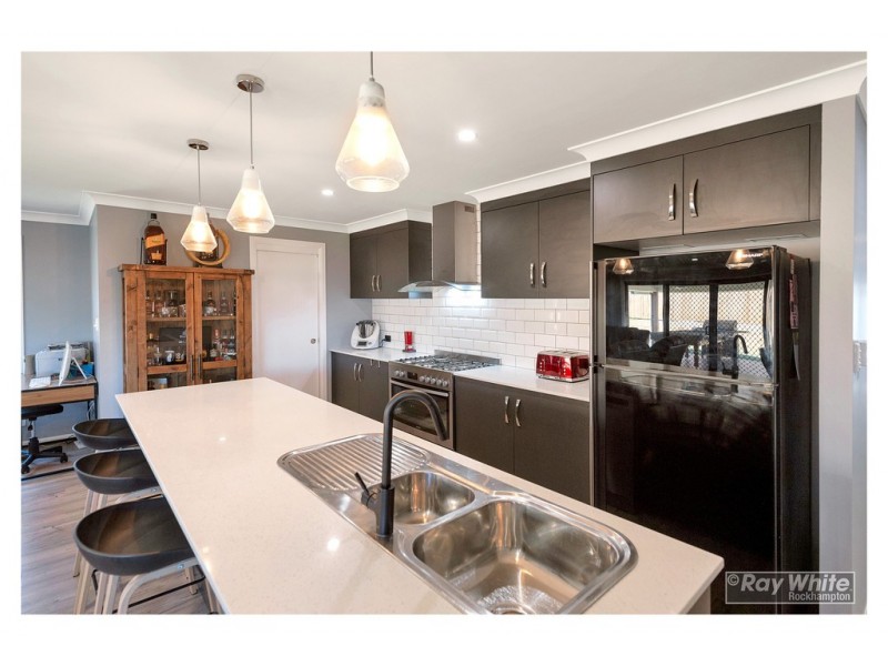 18 Edenbrook Drive, Parkhurst QLD 4702