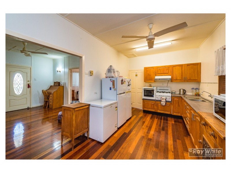 8 Hamilton Avenue, Wandal QLD 4700