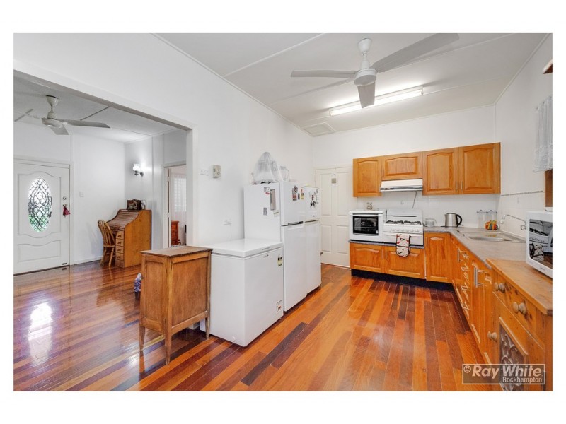 8 Hamilton Avenue, Wandal QLD 4700