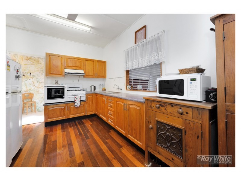 8 Hamilton Avenue, Wandal QLD 4700