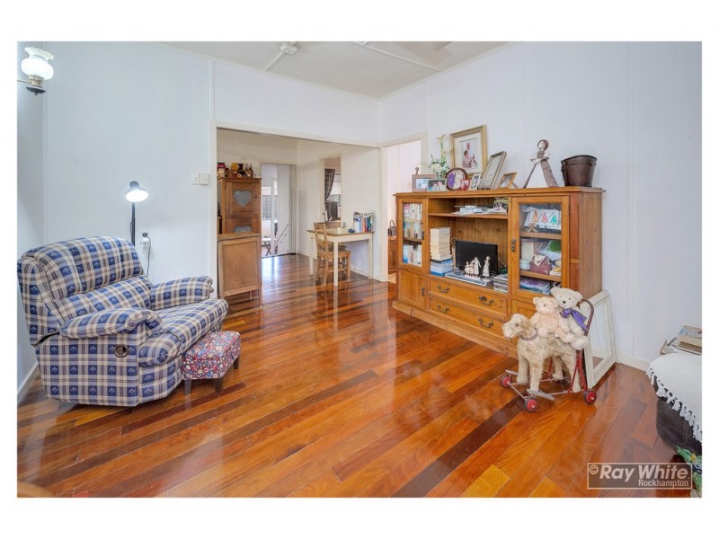 8 Hamilton Avenue, Wandal QLD 4700