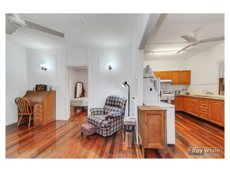 8 Hamilton Avenue, Wandal QLD 4700