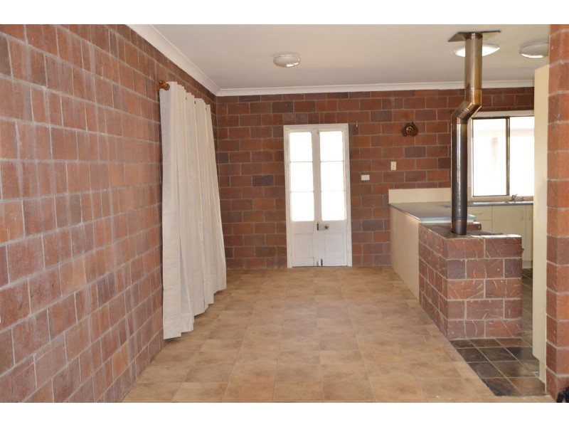 92 Bond Road, Alton Downs QLD 4702