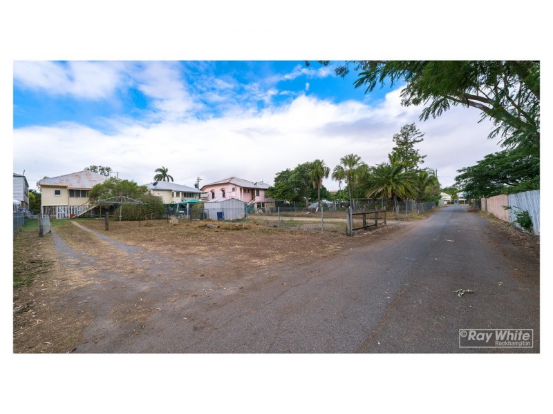 352 East Street, Depot Hill QLD 4700