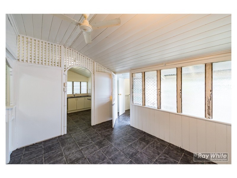 352 East Street, Depot Hill QLD 4700